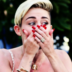 TE ESTOY REGALANDO UN FOLLOW, SIGUE A @MileyArgentina DA FOLLOW BACK.