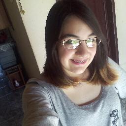 14 anos, morena, chorona, ciumenta, romântica, gaúcha, gremista, apaixonada, feliz, ariana, tenho meus defeitos mas também tenho minhas qualidades...