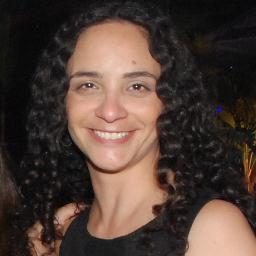 Soy periodista, después de 20 años de profesión aún sigo apasionada por las comunicaciones. Trabajo duro para convertir mis ideas en realidades.