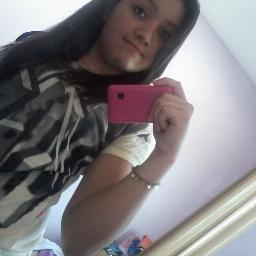 sou feliz amo minha familia sou espontanea e nao ligo para oque as pessoas pensam ou falam de mim