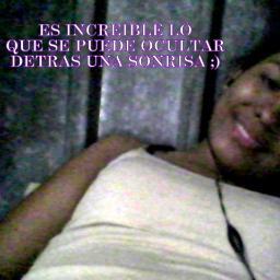M e enkanta siempre sonreirlEe a la vida y desmotrar al mundo lo que verdaderamente soy... :)