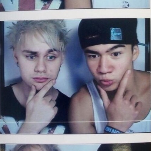 food..♡..5sos..♡..