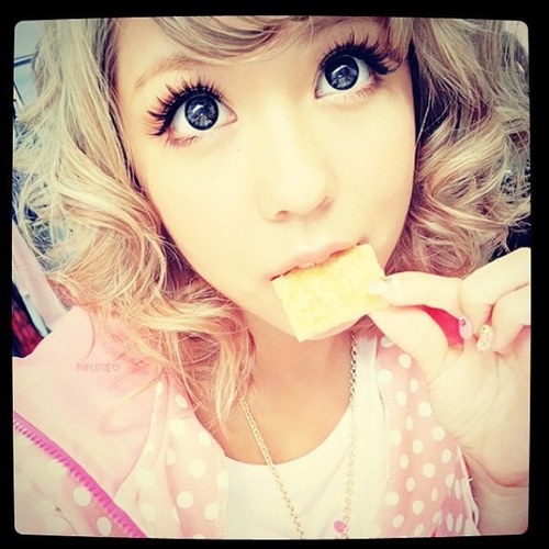 an average Japanese girl who loves anime..,Cosplay..,and much more don't judge me for the way I look