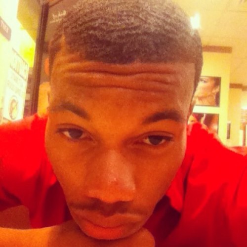 Just funny tweets nothing personal so dont get mad :) #JustJokes Instagram : @DAT_GUY_Fonzie94 follow me i'll follow back !i