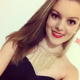 16 anos, leonina, colorada.