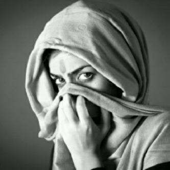 ويبقى في الذّاكرة ملامِحُ أصدِقاء ، عناقُ أيدِي ، وحزنٌ خالدٌ ، وذكرياتٌ بيضَاء ومجرد انك تعرفني ستصدق نفسك ..