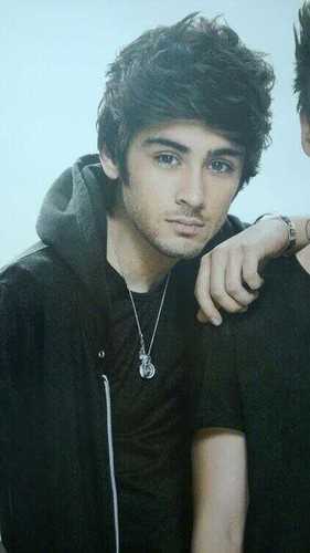This is a spam account for @zaynmalik to follow me :)