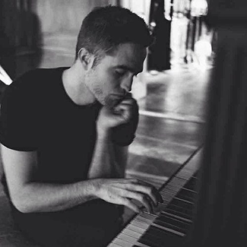 Site about the music of Robert Pattinson. I blog http://t.co/XE0B2SC551, @BelAmiMovie @H2OforElephants @TheRoverFilm @QueenDesertFilm. - Jen