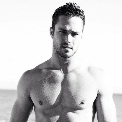 Alpha Mason Lockwood. A laid back kind of guy. Leader, Uncle, and Dominant. [RP/Bi/MC]