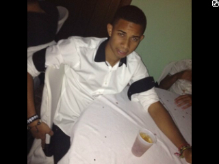 Estaré aquí por si me Dan Limit :) , Sigueme en mi Twitter que Uso @BryanTobiasM :3  / Palomo con el que se Pone Palomo Conmigo :$