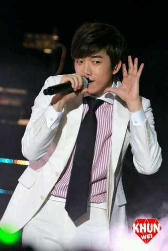 Account for when I'm super spazzing or when Twitter hates me .KhunYoung shipper. Hottest B2uty. Free to follow! No follow back