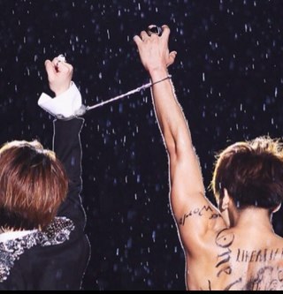i am girl ^^ ... i love jonghyun and my wish is to talk with him
