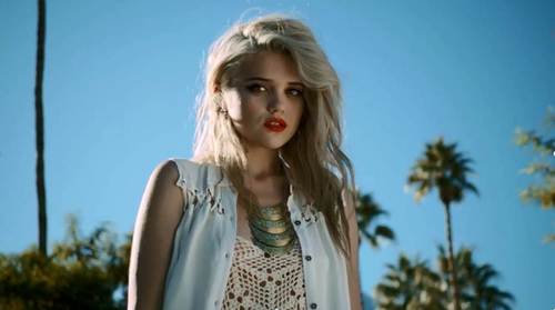 Une nouvelle source online à propos de la sublime et talentueuse Sky Ferreira. Grunge, Rock, Electro.