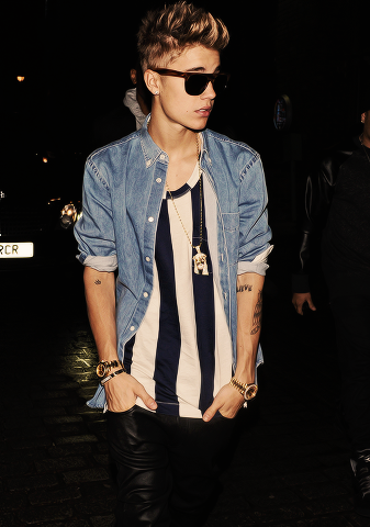 I DON'T KNOW WHAT TO WRITE BUT ONE 
WORD THAT
I LOVE @justinbieber
BIG BOY BELIEBER