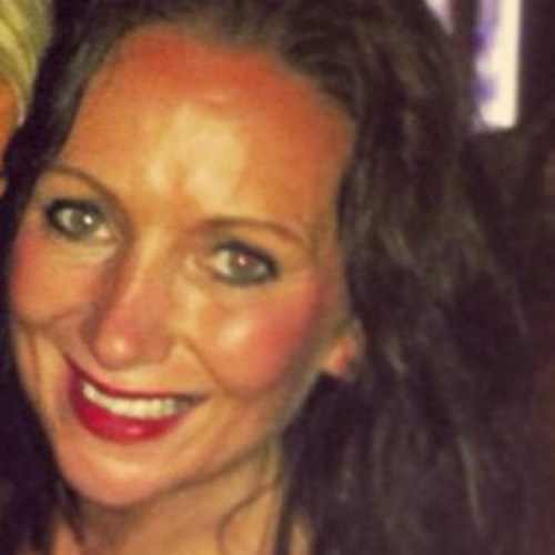 47, married two gorgeous girls,17 and 12. support Celtic!Keeping fit,eating healthy!Love Poldark,the Walking Dead, outlander