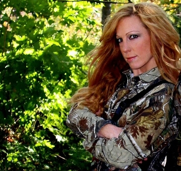 Host, Hunter & Athlete @amandalynmayhew experiences everything outdoors with YOU! She just doesn't talk about it.. she does it.