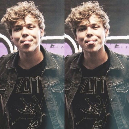 SAVED MAIN ACCOUNT IS @bangme5sos