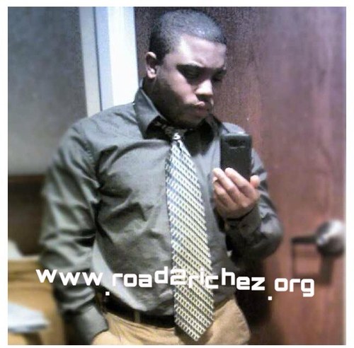 I'm a entrepreneur, promoter, a father and go getter .. I love to get money and live life .