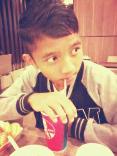 my name is awangku /15 /from kk./ singel..^_^ _o_OXD
