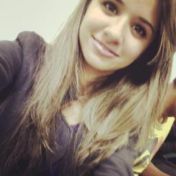 . então aprendi a sorrir , mesmo com os olhos cheios de lagrimas ! , na hora da dificuldade , simplesmente: SORRIA !