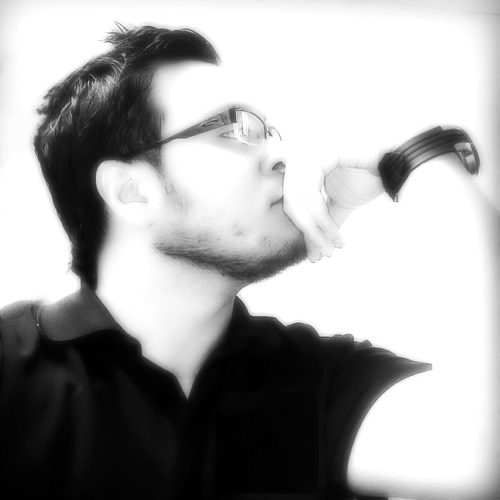 Soy el tuitero que Twitter se merece, pero no el que necesita. Instagram: Desc0nocido.