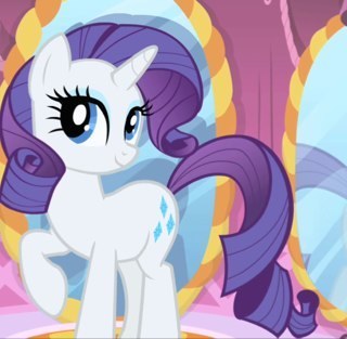 Hello i'm rarity la mas bella del mundo la flor mas bella y enamorada de soarin me gusta tanto la limpiesa cuando doy un beso es apasionada mente