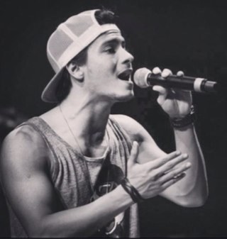 Não é idolatria, nem exagero, nem fanatismo, nem modinha, é um amor incondicional, que ultrapassa barreiras e vai além o infinto ∞ TE AMO! @Aguiarthur