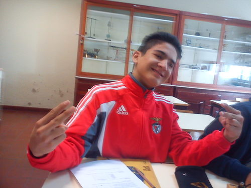 gosto de futebol, de comer, ver tv e jogar playstation