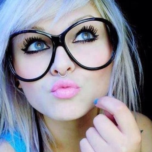 Haii guys :3Talk to me, I dont bite... hard ;)