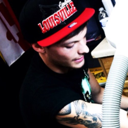 Follow : @conorsunshine :)