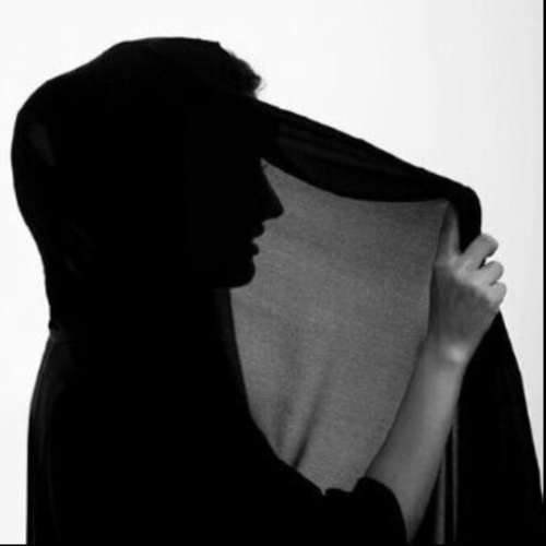 ‏احببت فتى القرى الصغيرة ، اخفي ما امتلي به فقط لانني فتاة ، هكذا عاداتنا فلا جدوه . ألق نظرة على مفضلتي فَ هناك أتواجد
