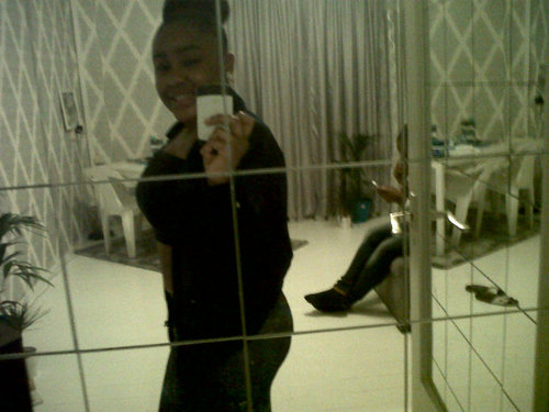 Heey poppetje ,iloveyouuu 'verre afstand maar ben dr nogsteeds voor je ♥ x @iShaniquaDP_  ||