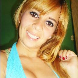 Sou uma mulher muito alegre e brincalhona não gosto de amizades falsas e gosto muito de conversa com as pessoas