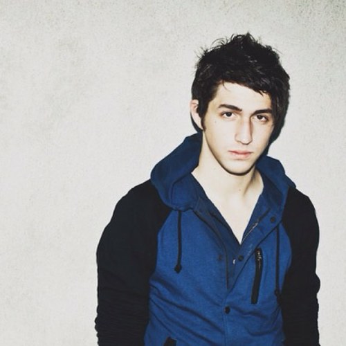 Hey I'm Porter...I'm a DJ and well I'm fucking awesone [RP]