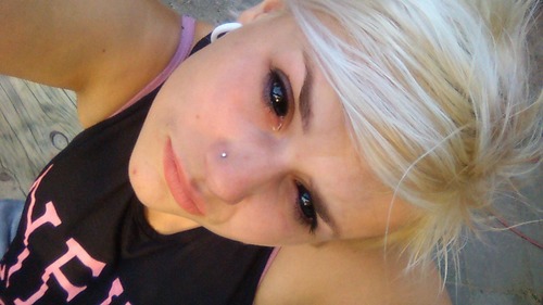 Duckyfreak! Musiclover! Love my family! Polefitness! Bassguitar! Vetenairassistance at a horseclinic. And a little weird :p