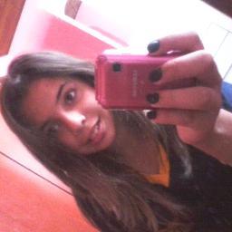 Eu amo que me odeiem e que me invejem,
porque ninguem odeia o fraco, nem inveja o feio