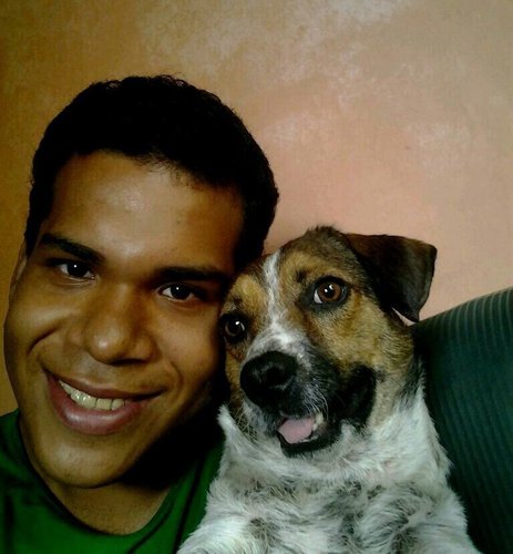 Uma pessoa que sorrir e chora com as pessoas que me fazem feliz e amo volei