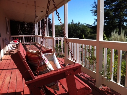 Vacation cottage set in a private garden, in Amador County's historic Sutter Creek, CA. Our sister property is @SerafinasHouse