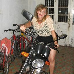 sou meiga e carinhosa  amo a vida porque sem ela não somos ninguem