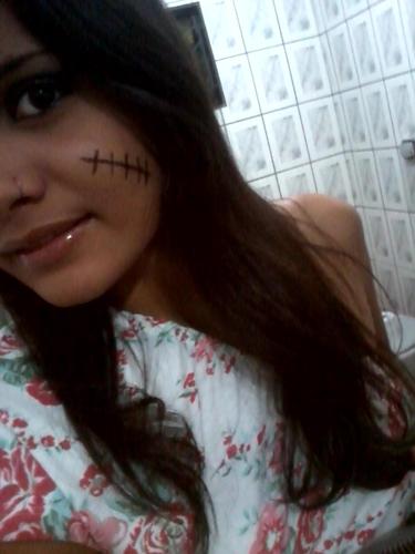 sou oque sou na frente de todos,não pago de santinha só pra chamar a atenção gosto de ter identidade queira vcs aceitarem ou não eu quero é mais ser quem eu sou
