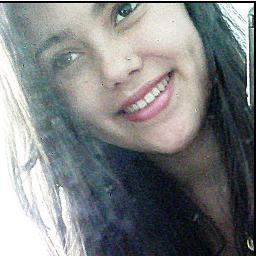 Erga a cabeça, coloque um lindo sorriso no seu rosto e continue andando, porque ainda tem muita coisa boa para acontecer.
