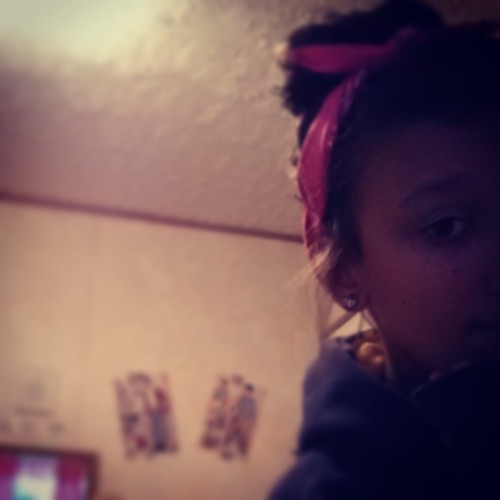 Hey I'm kelis! Avery is my best friend♥ Cheerleading is my thanggg♥♥ Single!♥