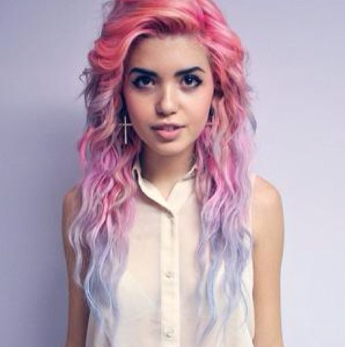 Publication de photos de filles au look originale et couleurs de cheveux etranges !