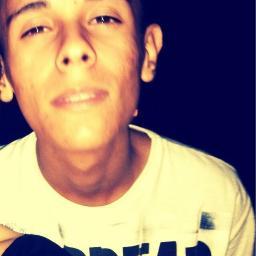 16 anos, Sargitáriano, Simpatiico, #Santiistaa, feliz, ciumento, brincalhão. Seeguee ae :D