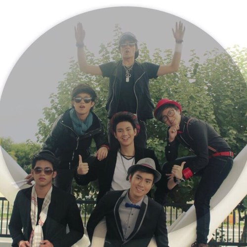 Normal people wake up and read the newspaper. CHICSERIFICS wake up and read Chicser's tweets| 2/6 ♥