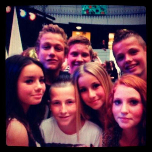 14 jaar/havo3/AJAX!!!!/JVC C1/#LHA3D/#CR7/Insta:Denniskager/obey kleren nodig tweet naar @refillity_