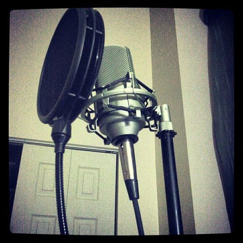 #90sbabyfollowtrain #TFB #teamfollowback     Music is my LIFE...