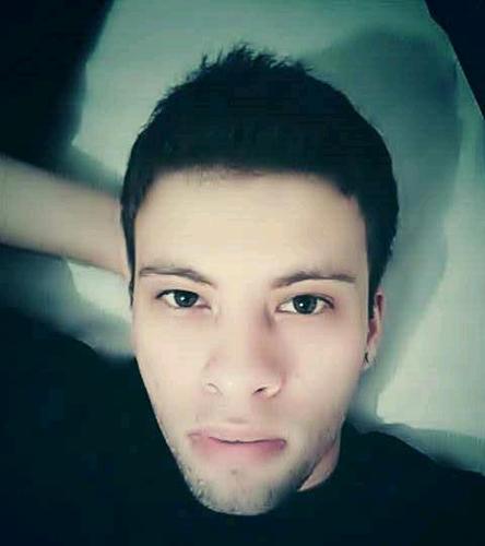 'Wess, 19 anos Sagitariano, chocolate :) futuro photografo... Alemanha ;*   Mais? follow.