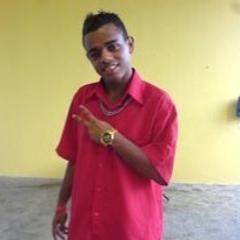 Eu sou um cara muito legal , simpatico , amoroso e etc. Eu tenho 18 anos , mais eu namoro com uma menina especialmente linda . Gosto de curtir um pagode e black