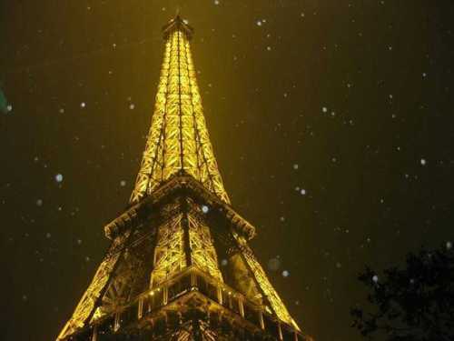 Artworker. EiffelHolics. #Sharepics Eiffel Tower :)